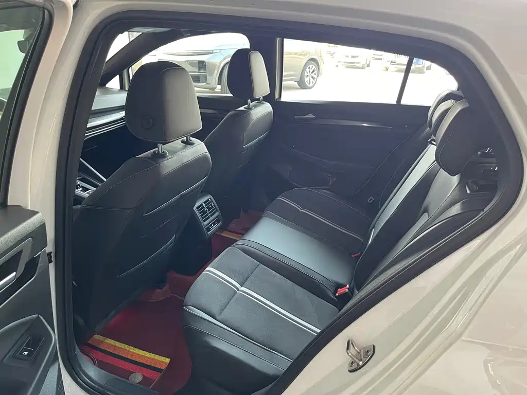 Volkswagen Golf — миниатюра 23