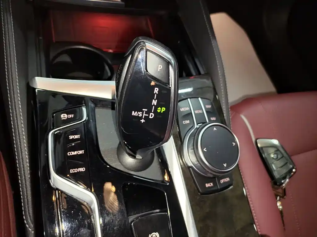 BMW 5 Series — миниатюра 14