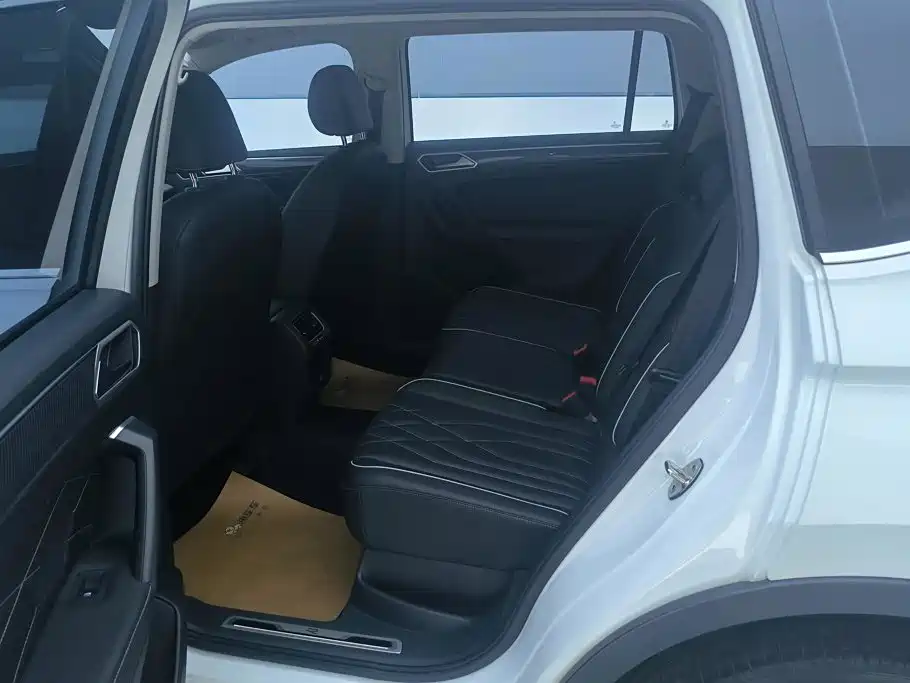 Volkswagen Tiguan L — миниатюра 11