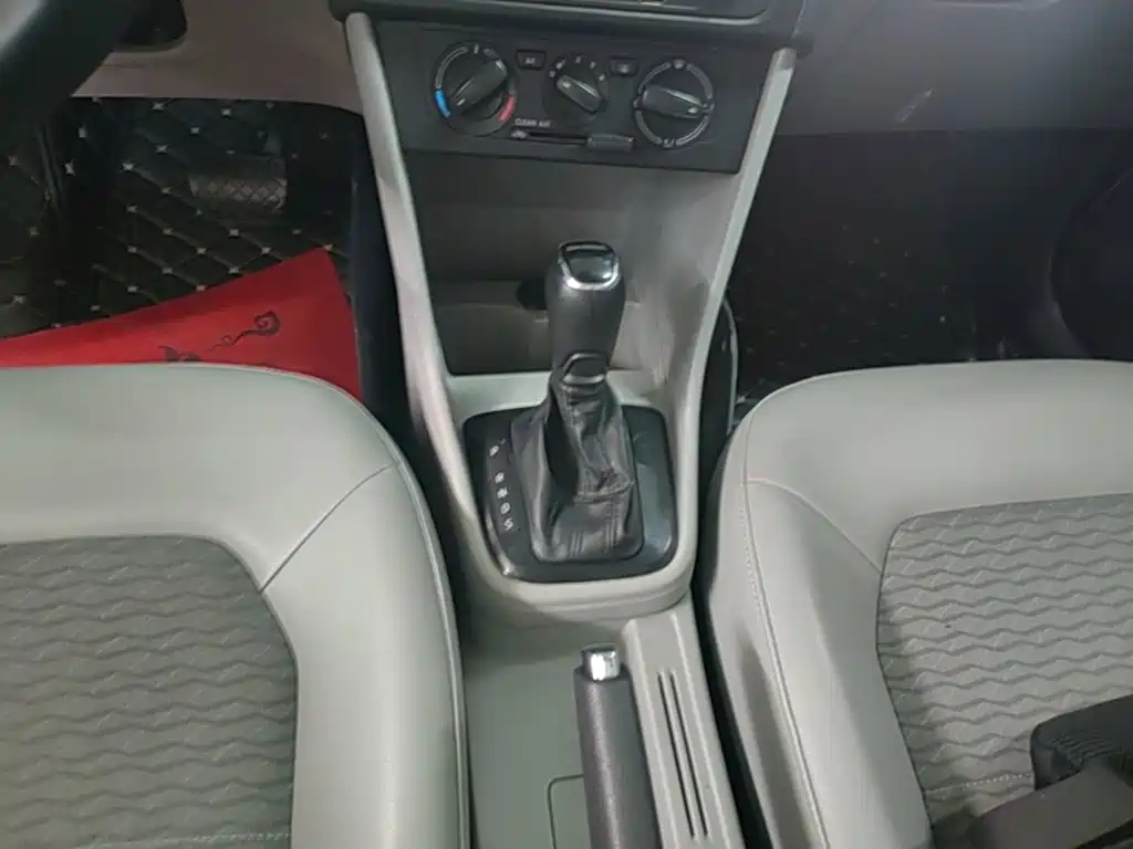 Skoda Rapid — миниатюра 14