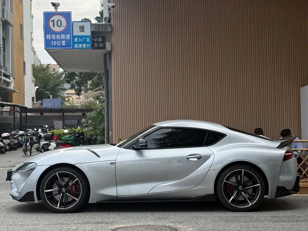 TOYOTA SUPRA