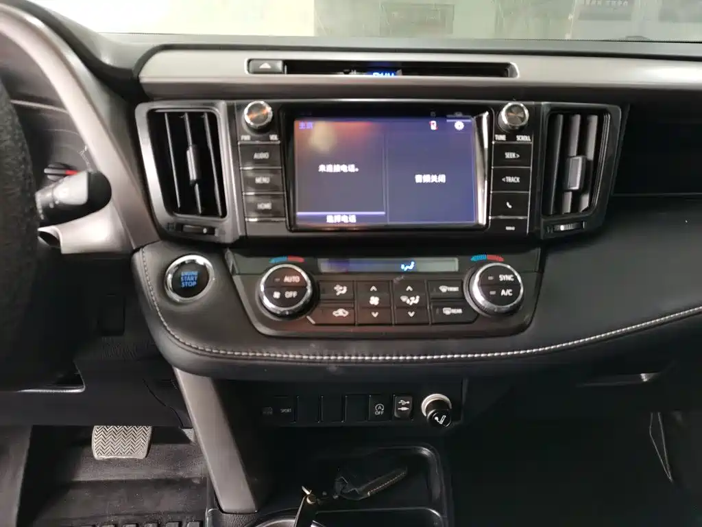Toyota RAV4 — миниатюра 9
