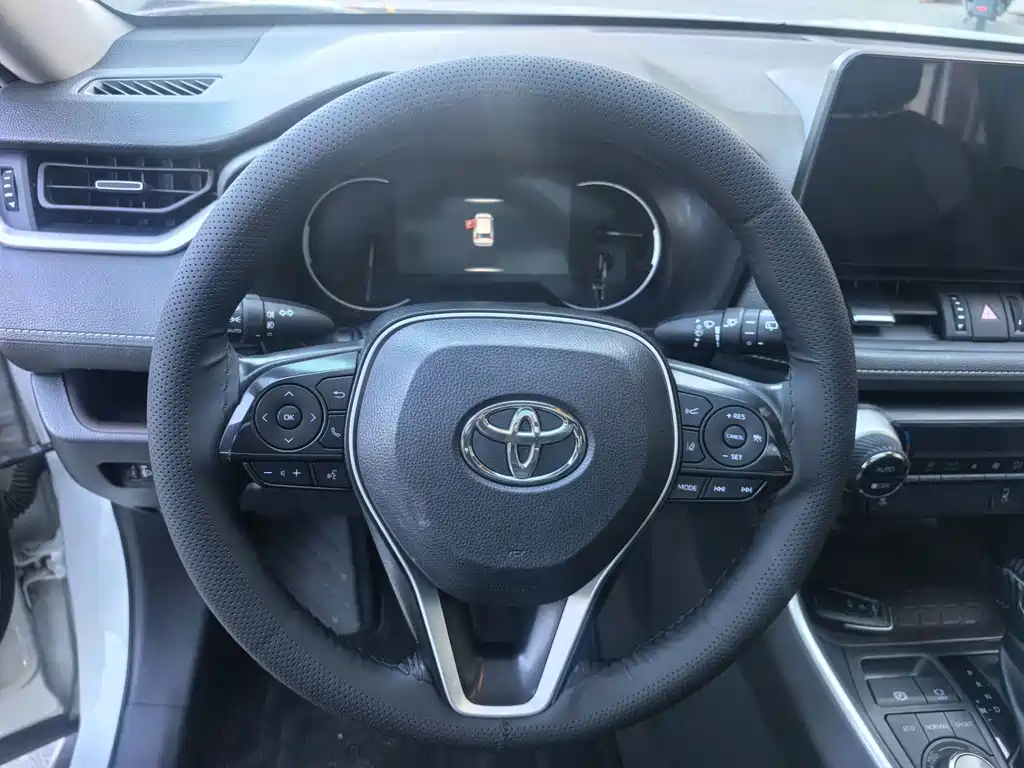 Toyota RAV4 — миниатюра 12