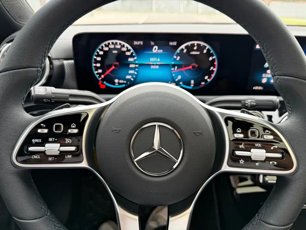 Mercedes-Benz A-Class — миниатюра 12
