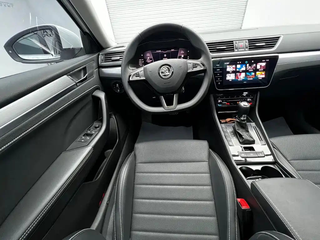Skoda Superb — миниатюра 8