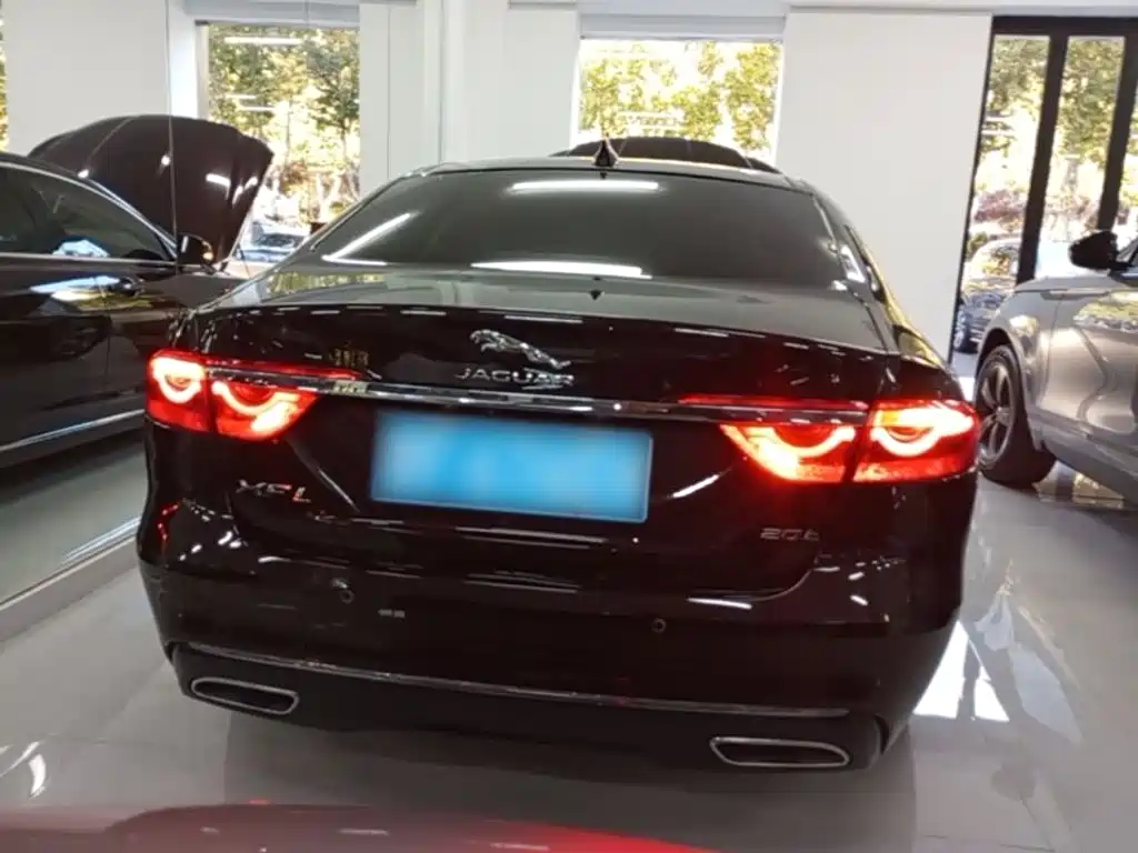 Jaguar XFL — миниатюра 6