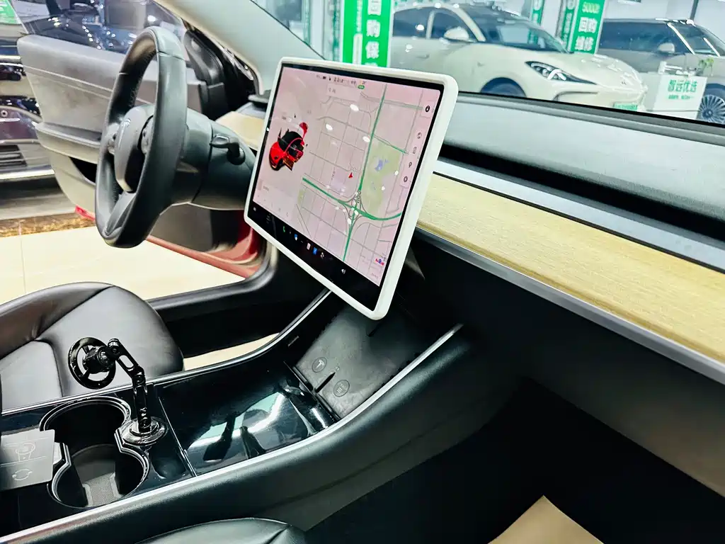 Tesla Model 3 — миниатюра 22