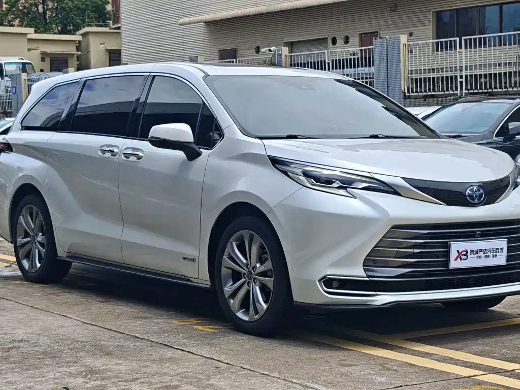 Toyota Sienna — миниатюра 3