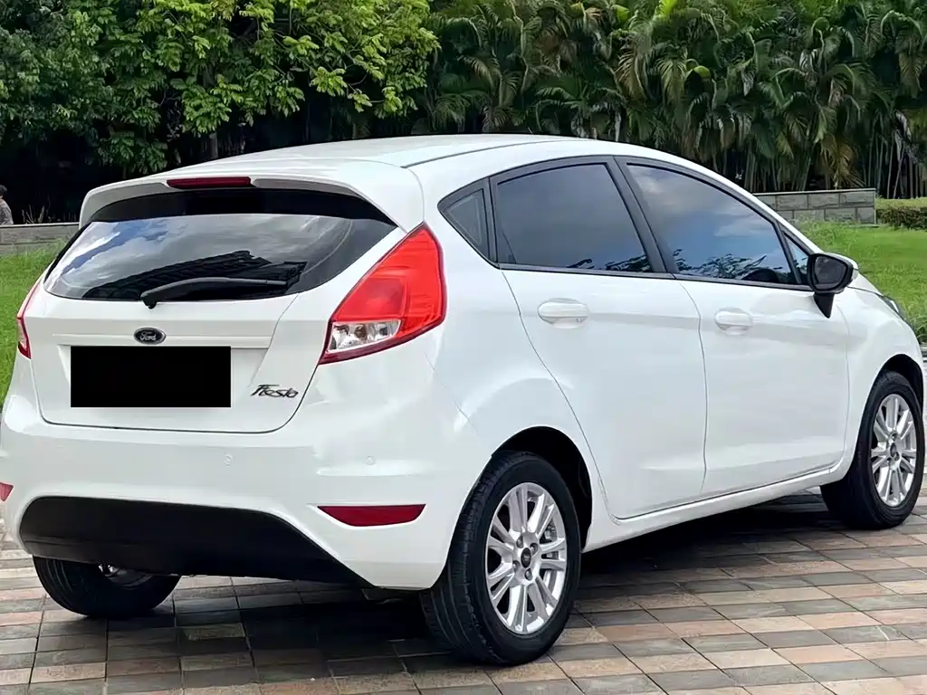 Ford Fiesta 2013 1.5L AT Fashion