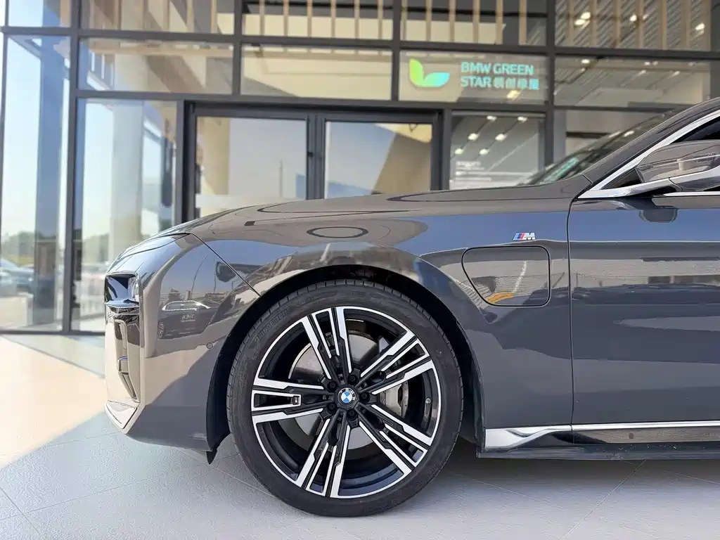 BMW i7 — миниатюра 4