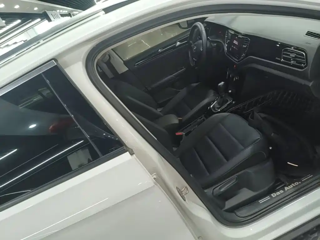 Volkswagen T-Roc — миниатюра 25