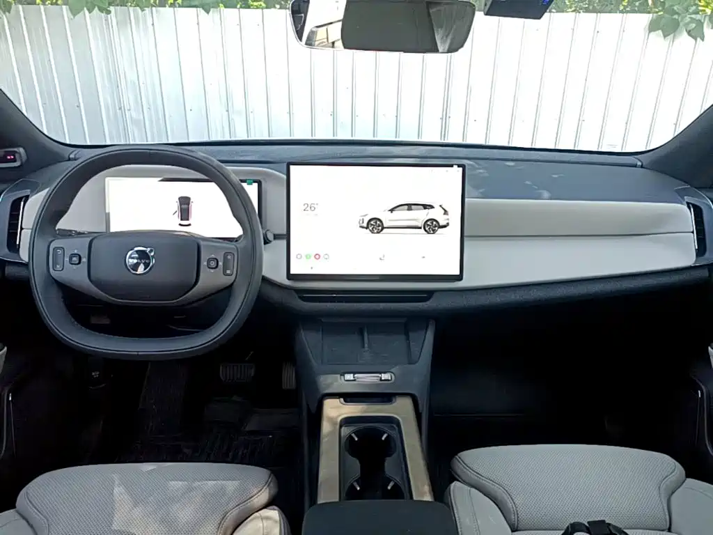 Volvo XC70 PHEV — миниатюра 10