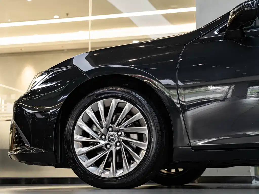 Lexus ES 2025 300h Executive