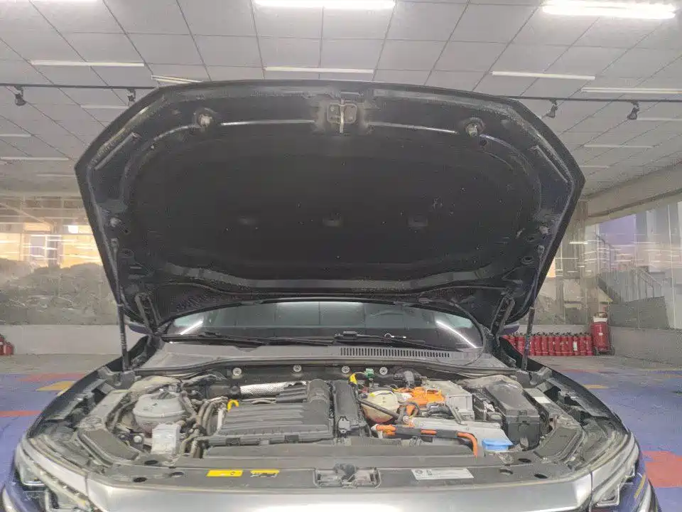 Volkswagen Passat PHEV — миниатюра 6
