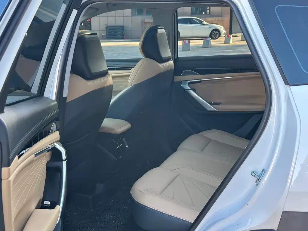 Geely Boyue L — миниатюра 6