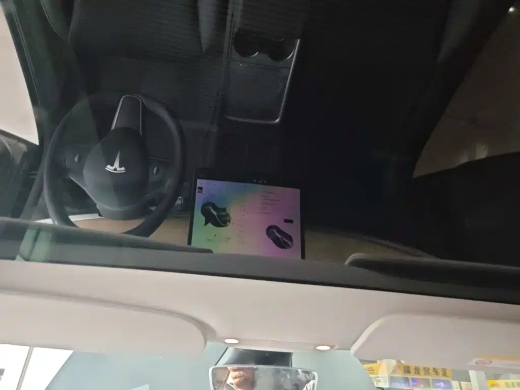Tesla Model 3 — миниатюра 18
