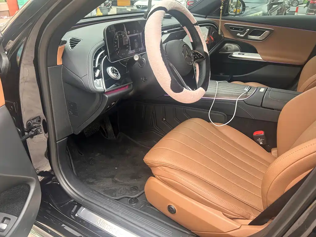 Mercedes-Benz E-Class — миниатюра 7