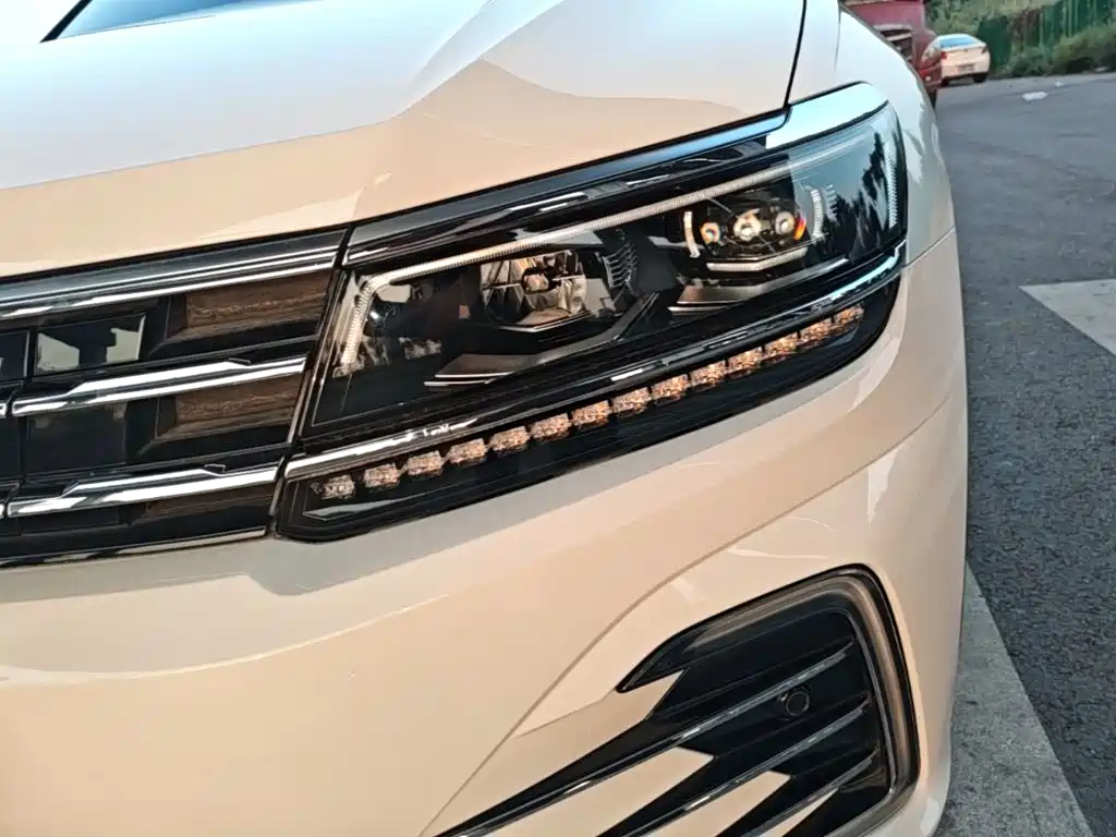 Volkswagen Tiguan L PHEV — миниатюра 24