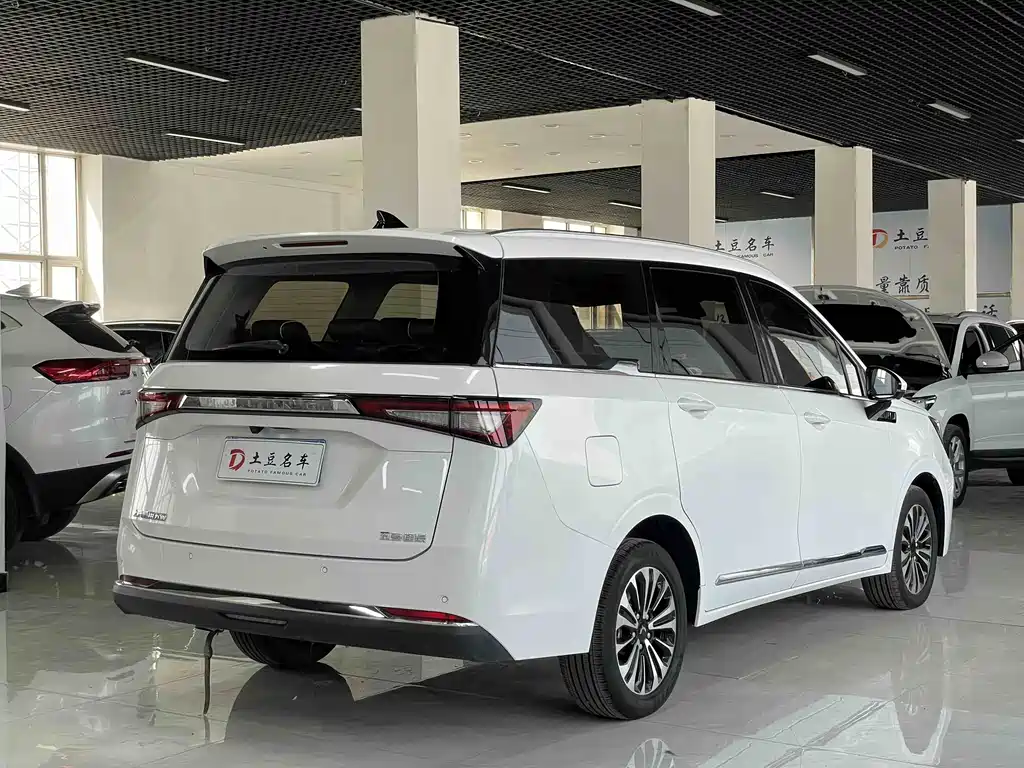 Wuling Jiachen 2022 1.5T CVT Premium Flagship