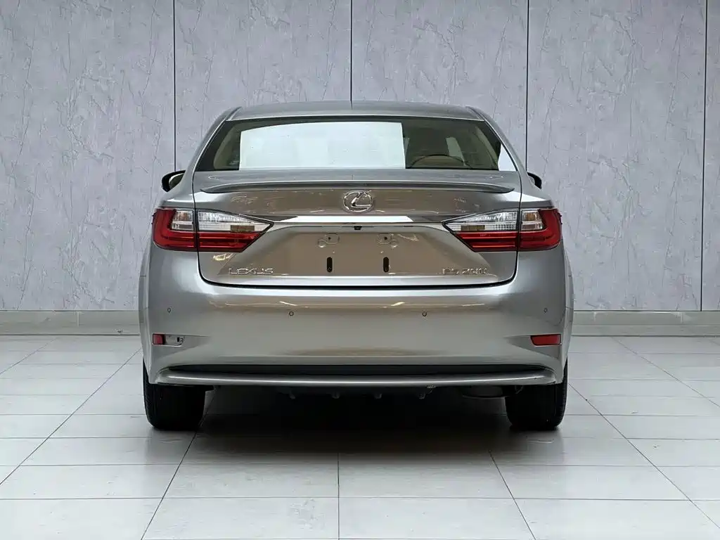 Lexus ES — миниатюра 10