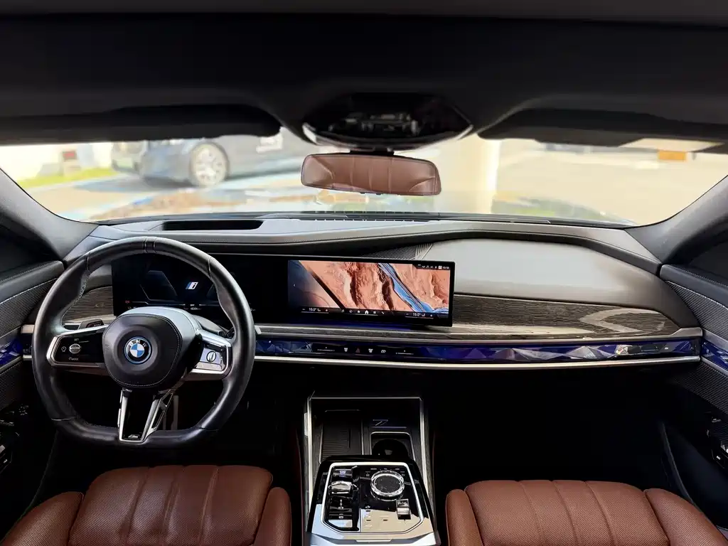 BMW i7 — миниатюра 10