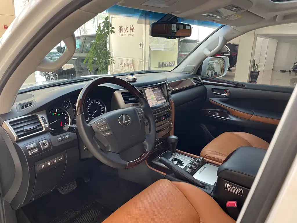 Lexus LX — миниатюра 7