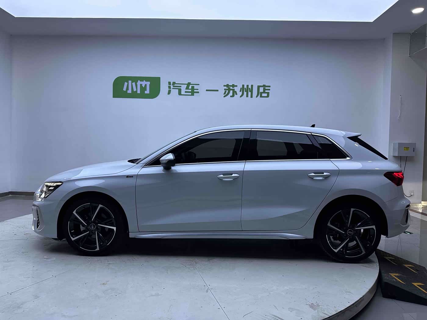 Audi A3 1.4 л 2023 г. Белый, пробег 9000 км