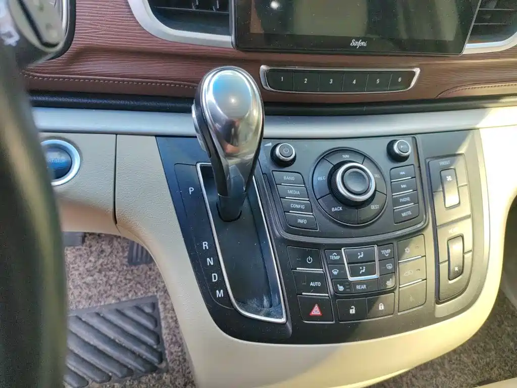 Buick GL8 — миниатюра 10