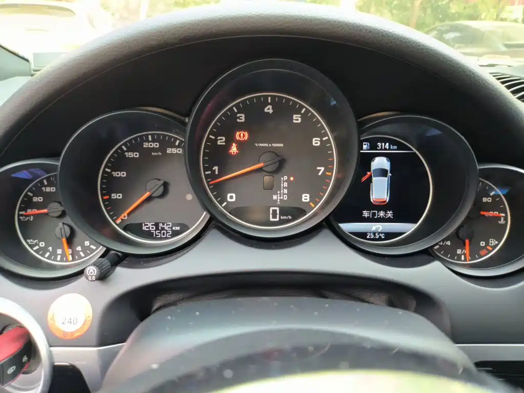 Porsche Cayenne — миниатюра 12