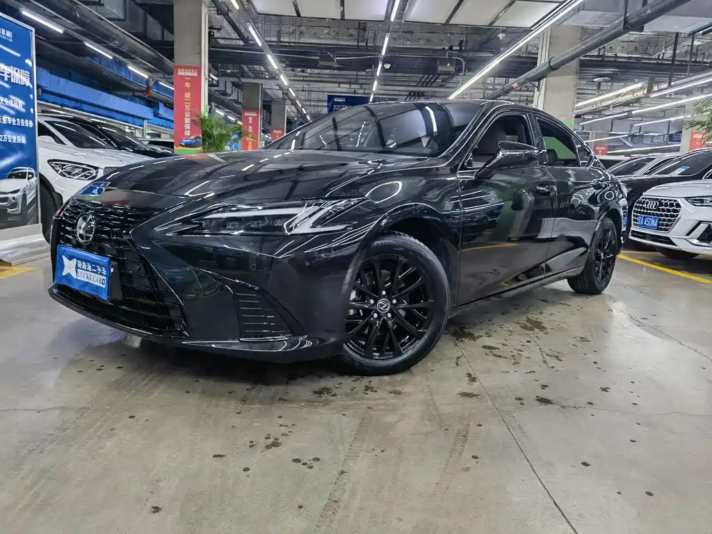 Lexus ES 2025