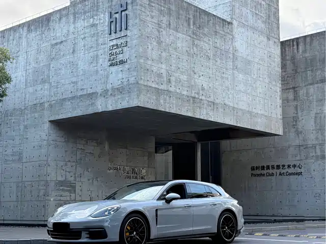 PORSCHE PANAMERA 2018