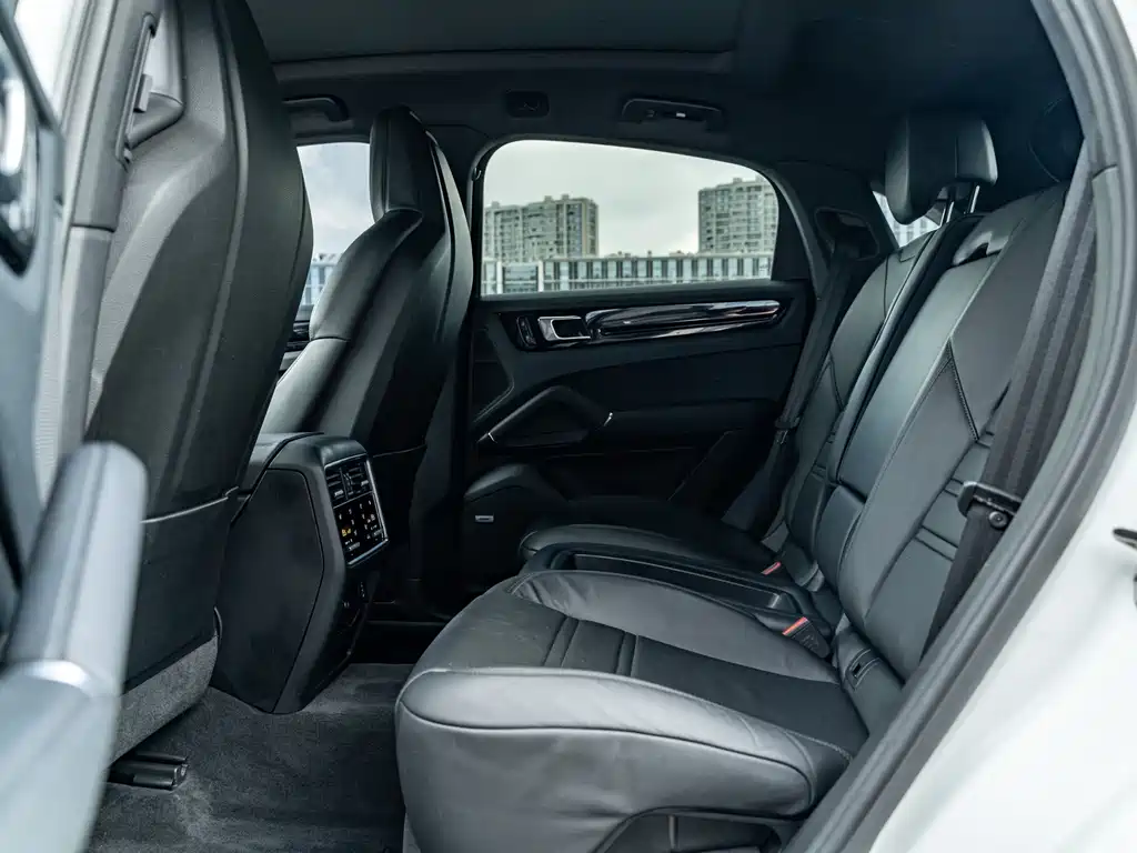 Porsche Cayenne — миниатюра 12