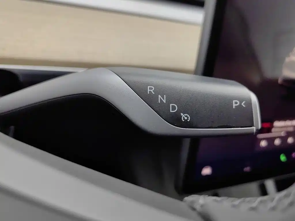 Tesla Model Y — миниатюра 13