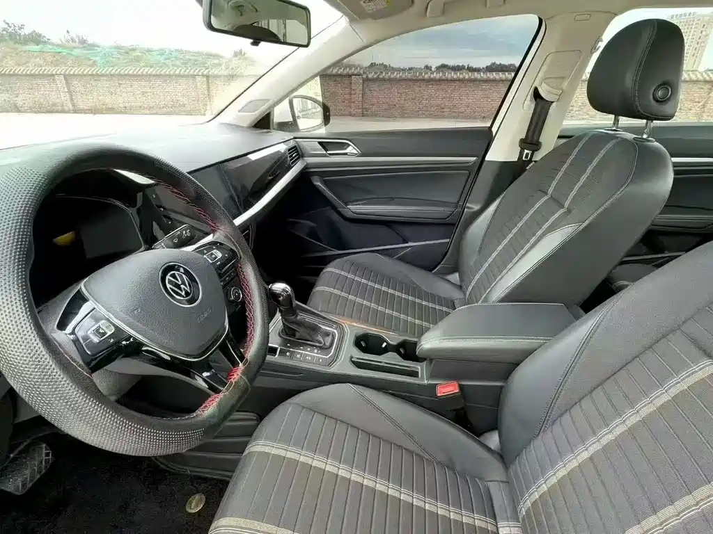 Volkswagen Lavida — миниатюра 4