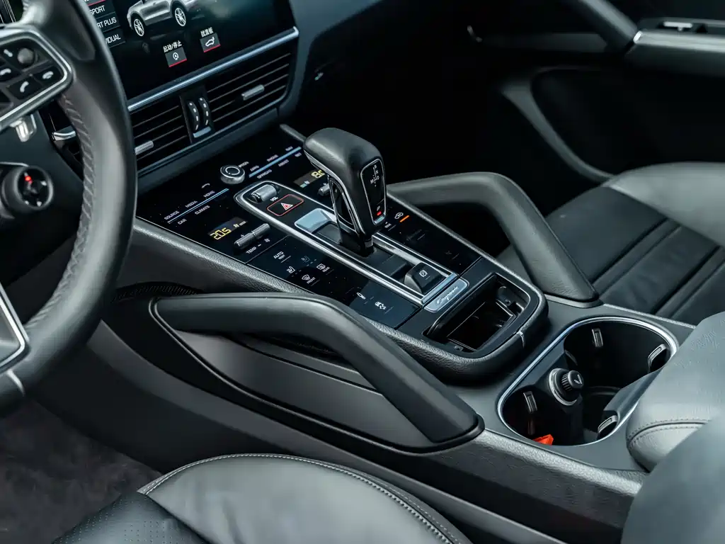 Porsche Cayenne — миниатюра 16