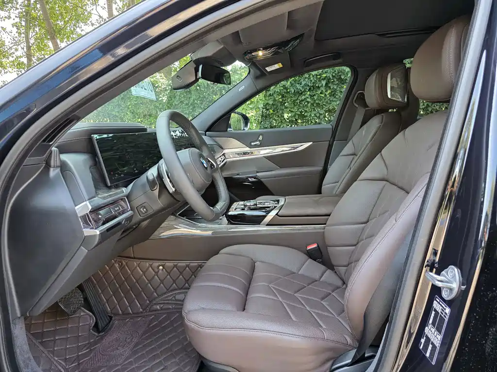 BMW 7 Series — миниатюра 3