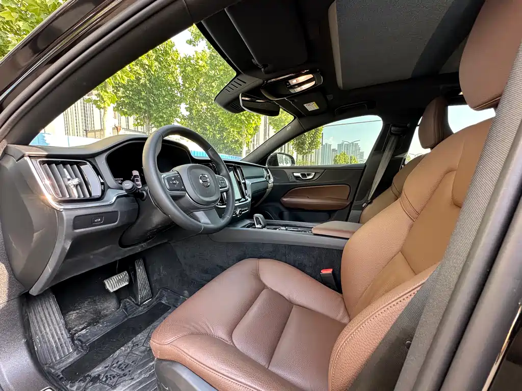 Volvo S60 2025 B4 Luxury