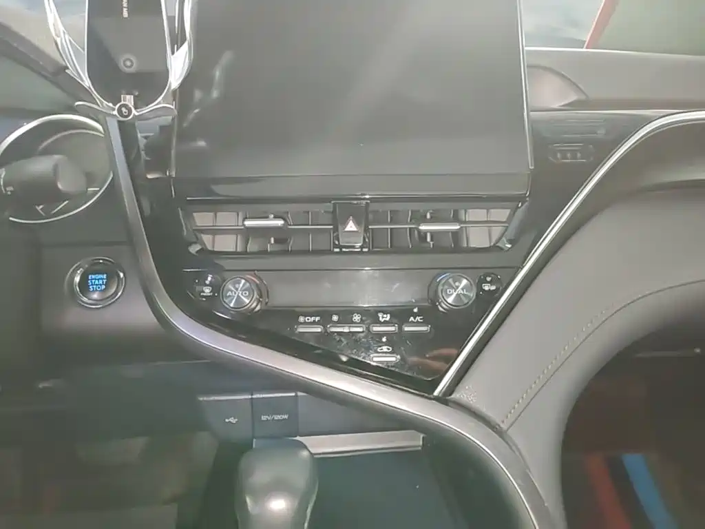 Toyota Camry — миниатюра 13
