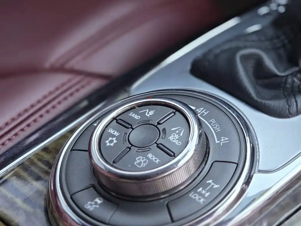 Nissan Patrol — миниатюра 18