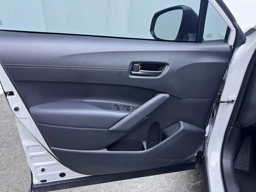 Toyota Corolla Cross — миниатюра 8