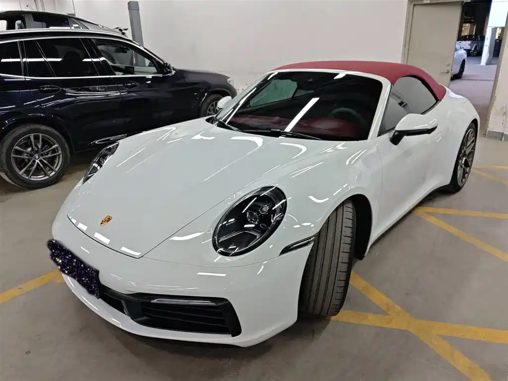 PORSCHE 911