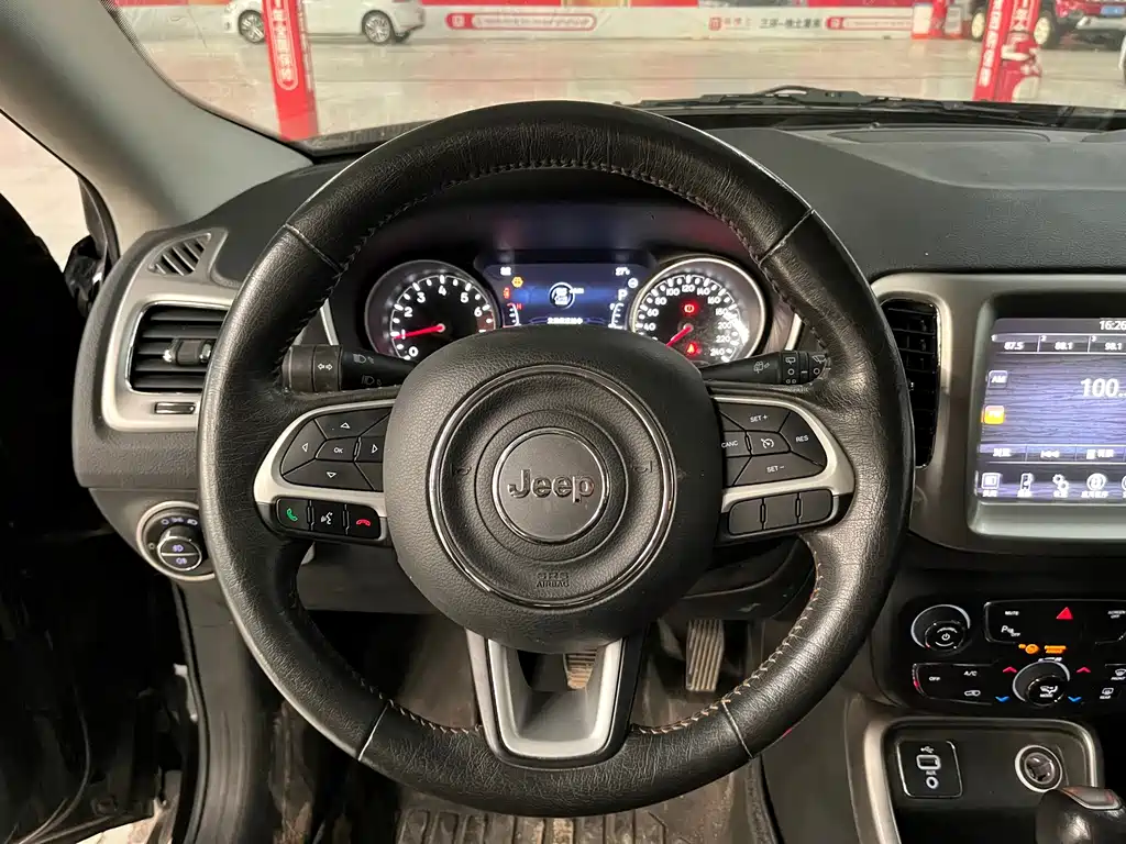 Jeep Compass — миниатюра 4
