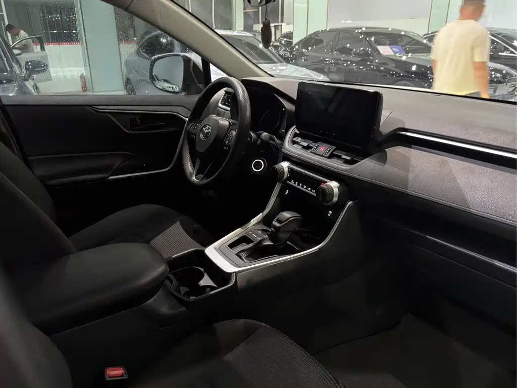 Toyota RAV4 — миниатюра 8