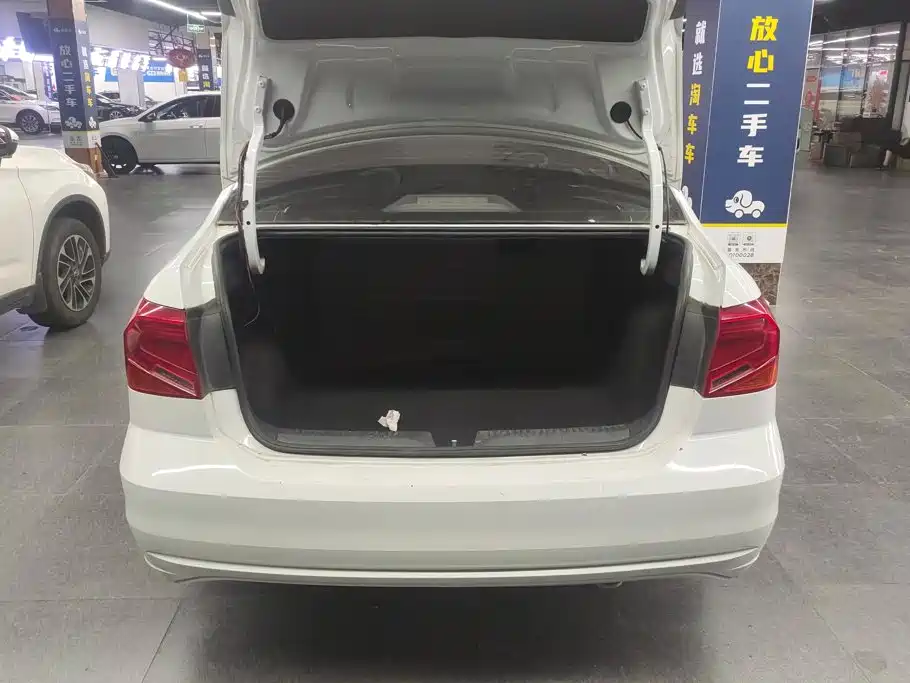 Volkswagen Jetta — миниатюра 4
