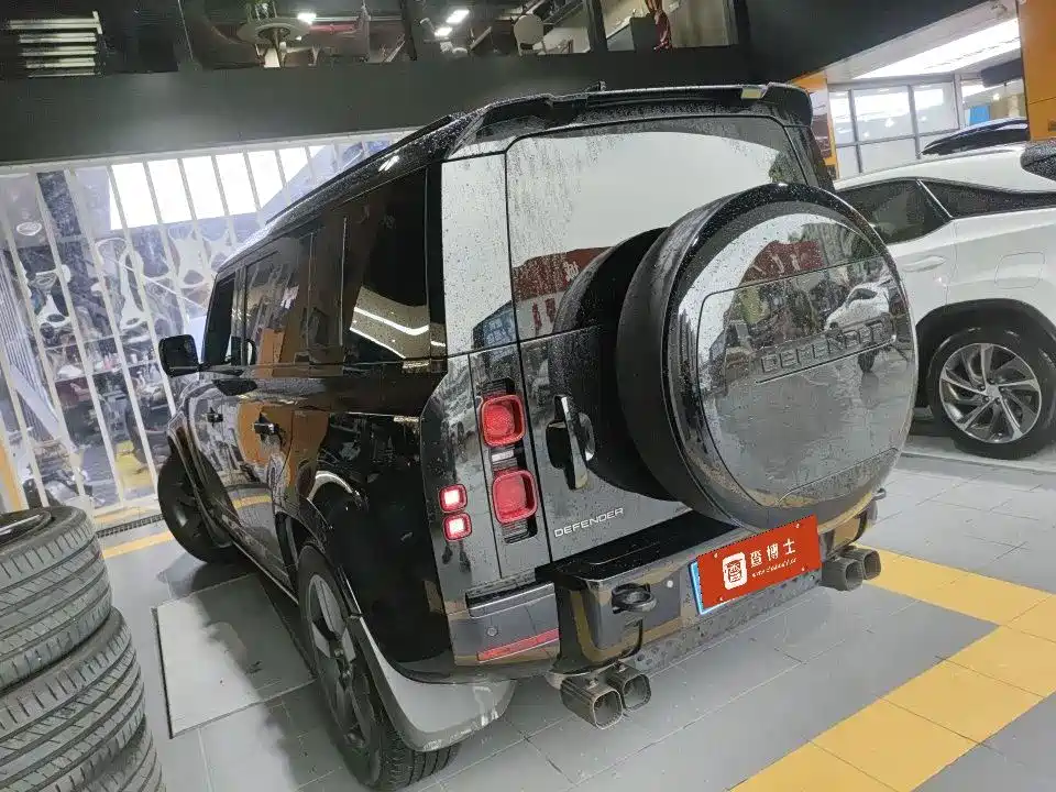 Land Rover Defender — миниатюра 7
