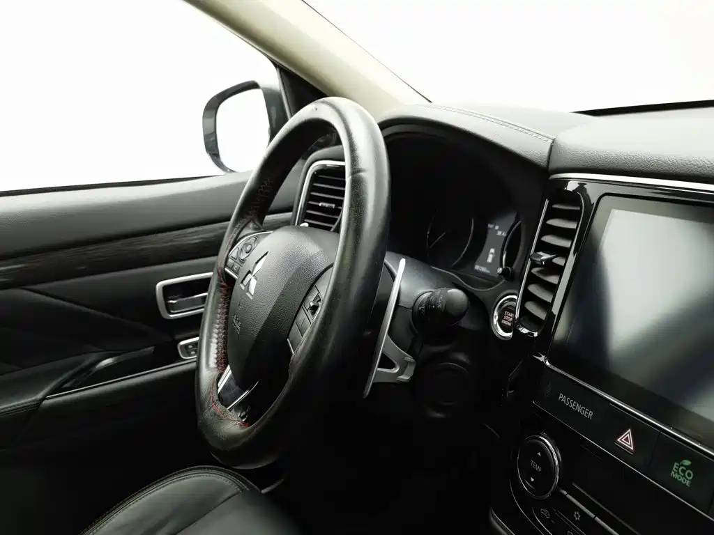 Mitsubishi Outlander — миниатюра 22