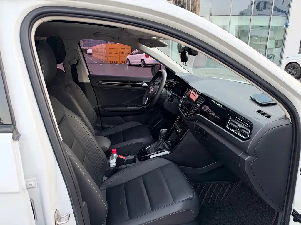 Volkswagen T-Roc — миниатюра 18