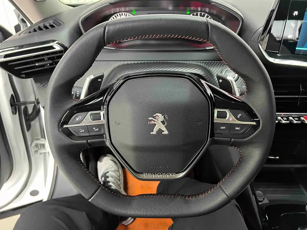 Peugeot 2008 — миниатюра 11