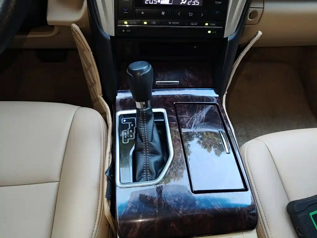 Toyota Camry — миниатюра 14
