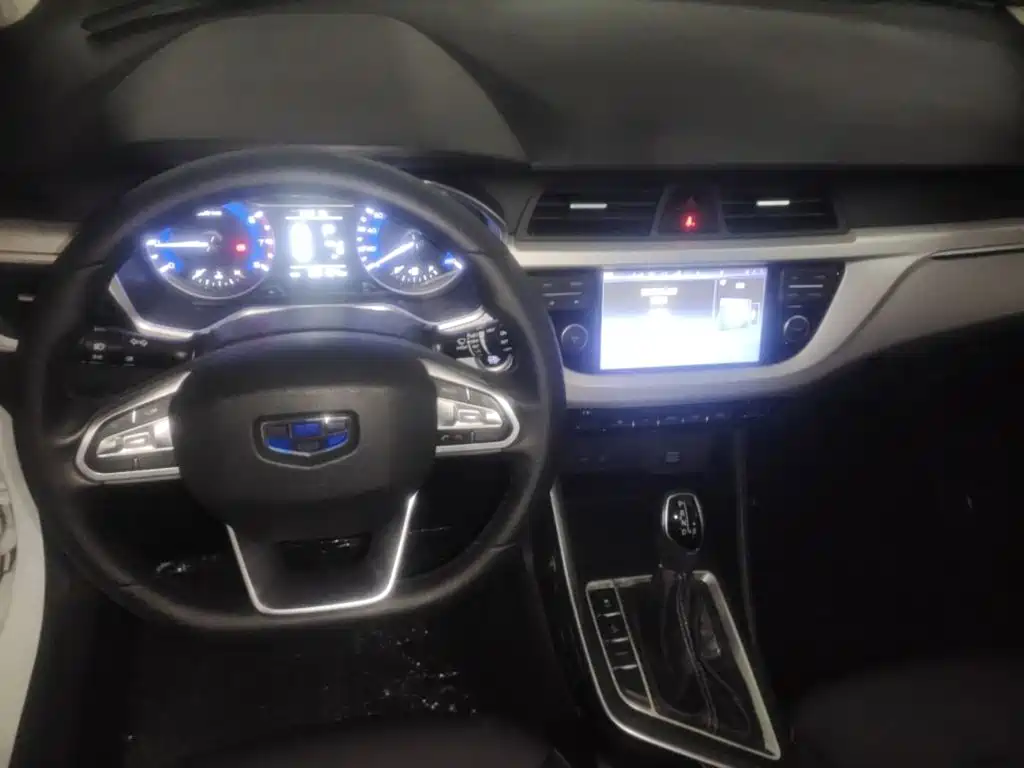 Geely Vision X3 — миниатюра 10